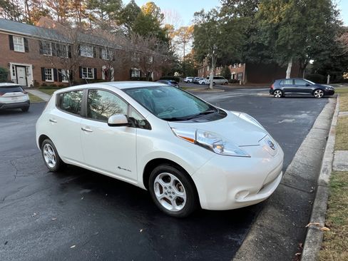 Used 2013 Nissan Leaf SV image 1