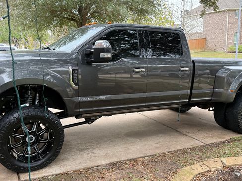 Used 2017 Ford F350 Platinum w/ FX4 Off-Road Package image 4