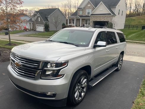 Used 2015 Chevrolet Suburban LTZ image 2