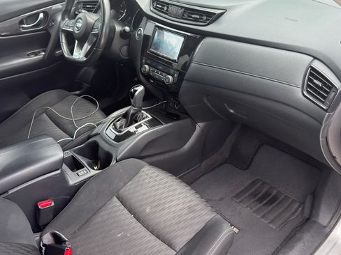 Used 2017 Nissan Rogue SV FWD image 16