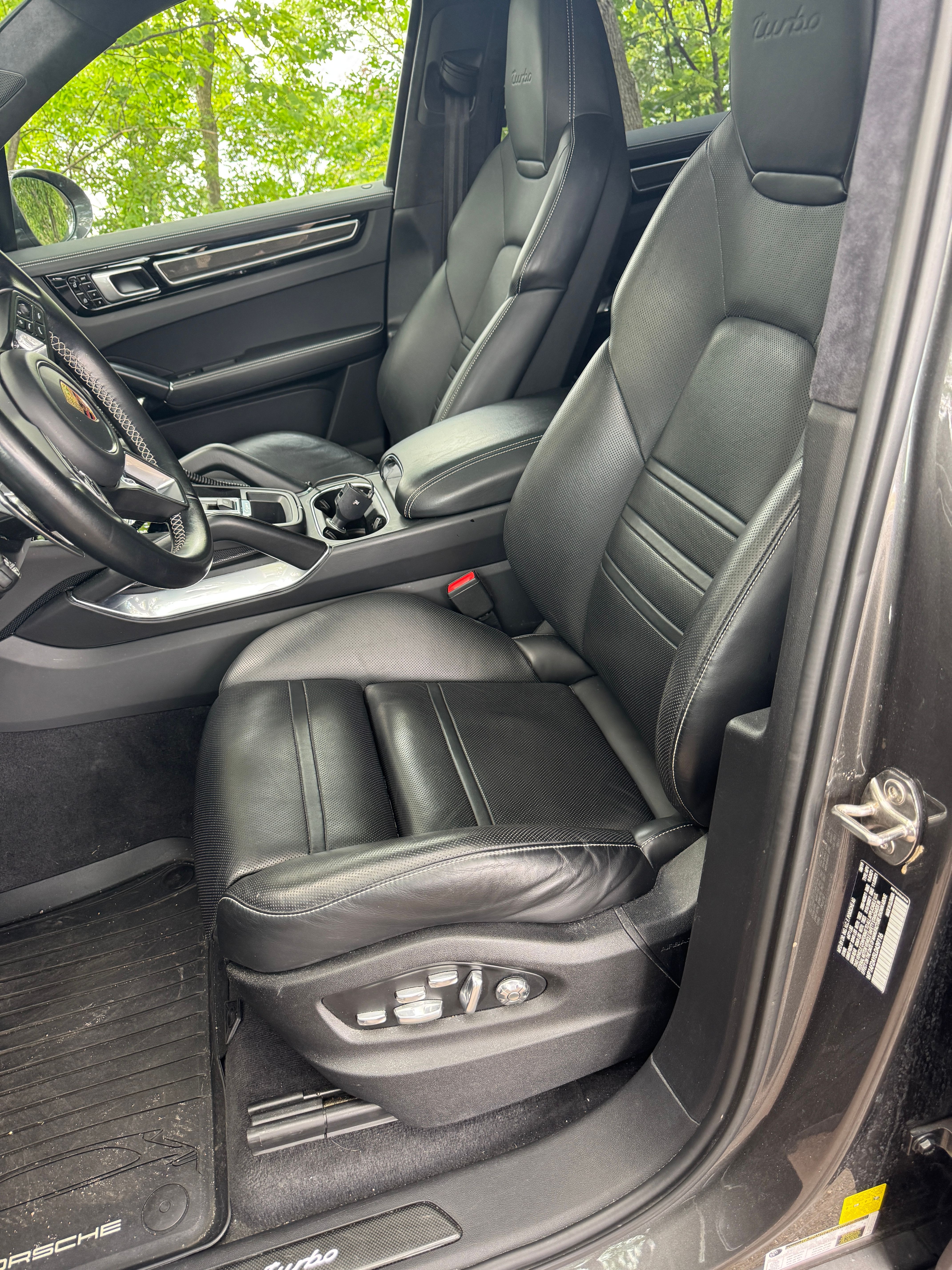 Used 2020 Porsche Cayenne Turbo AWD/4WD image 12