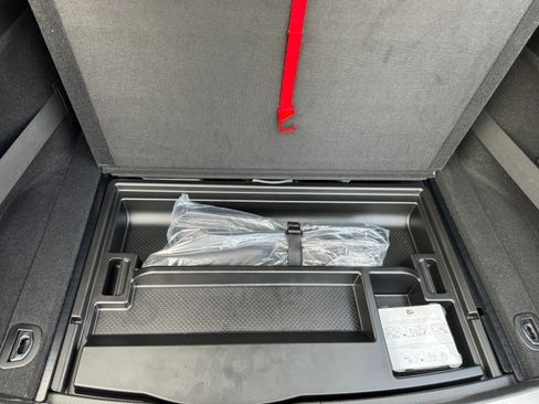 Used 2017 Maserati Levante w/ Luxury Package image 28