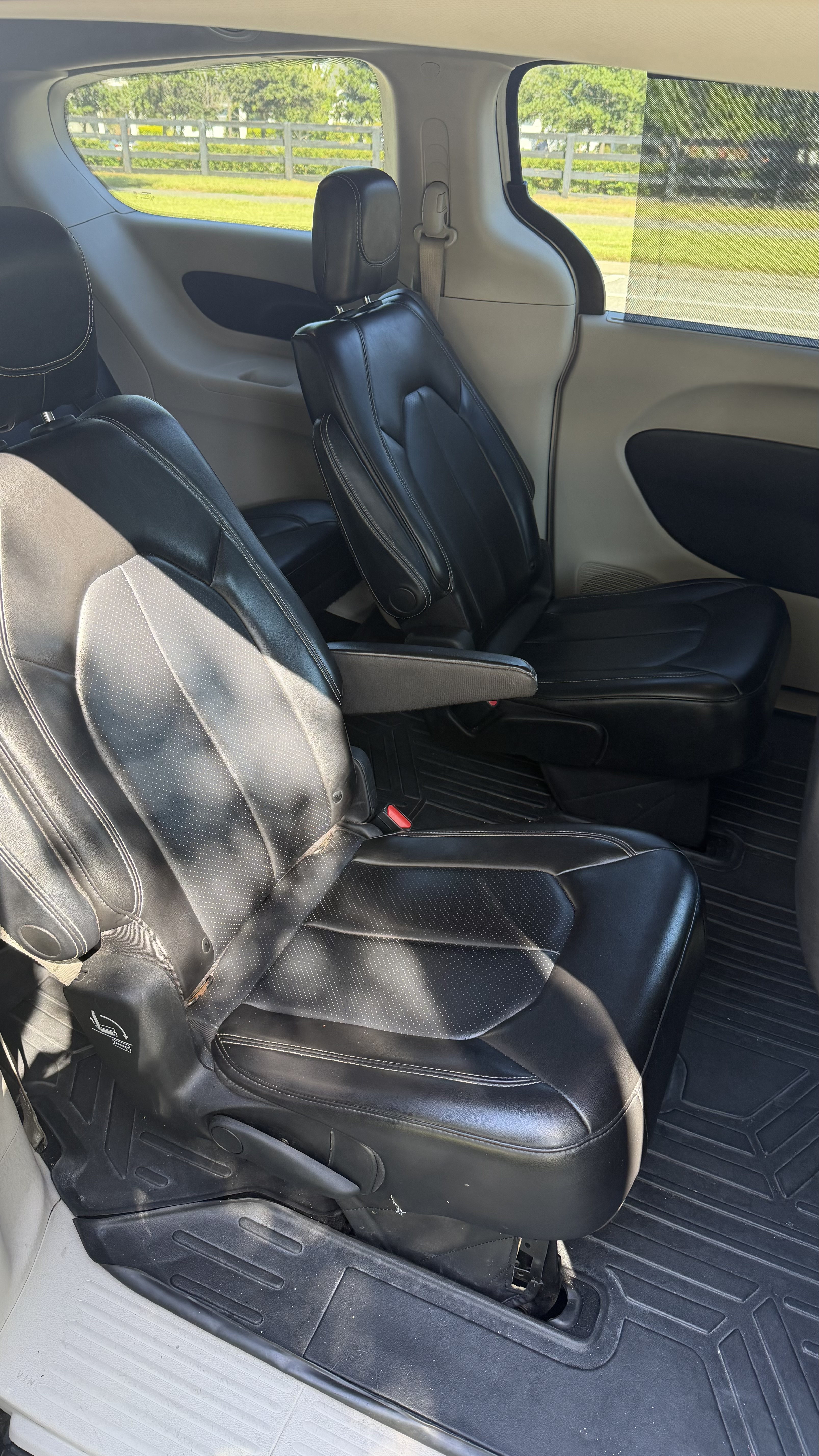 Used 2021 Chrysler Voyager Lxi FWD image 11