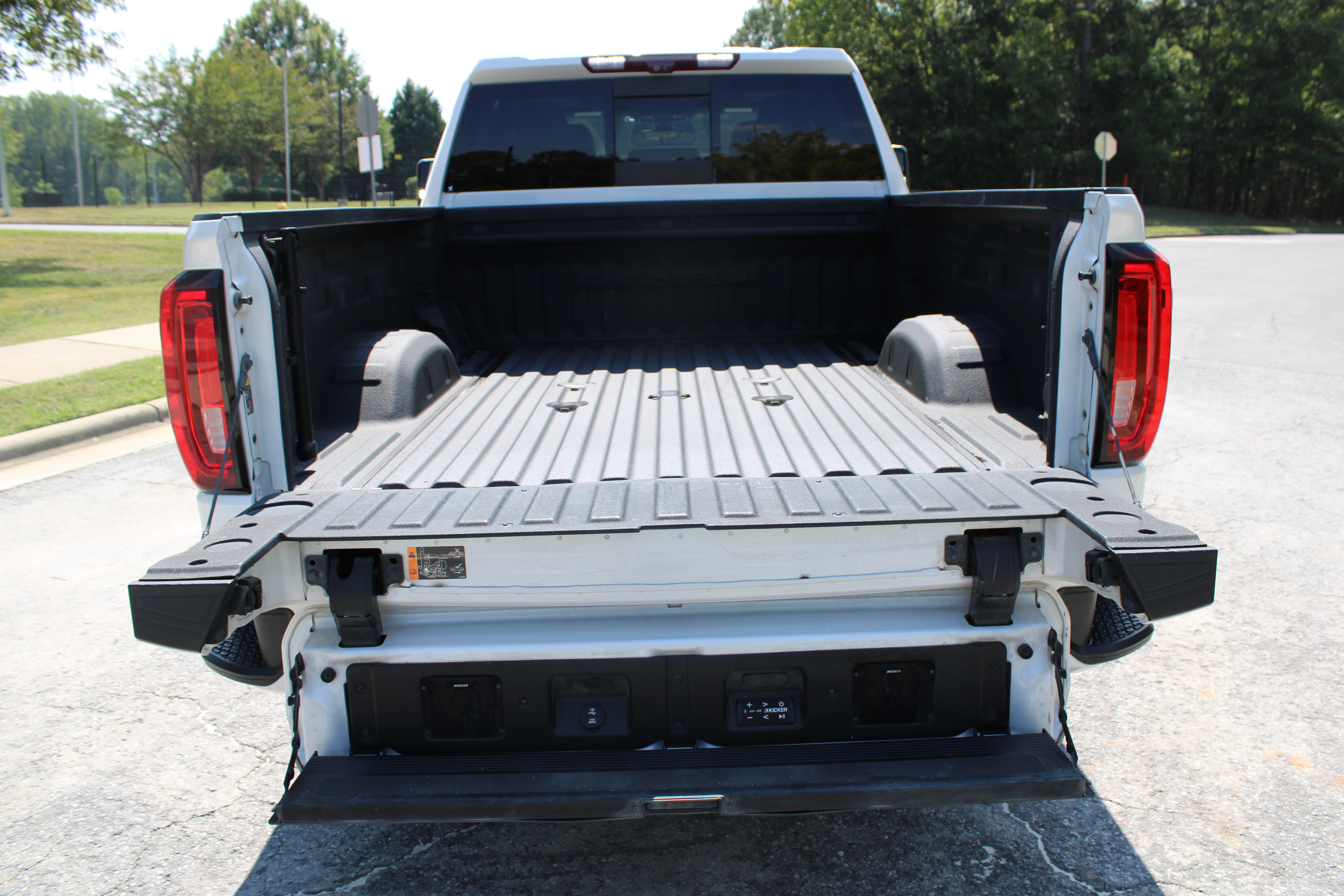 Used 2021 GMC Sierra 2500 Denali w/ Denali Ultimate Package AWD/4WD image 12