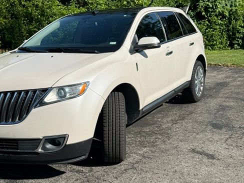 Used 2015 Lincoln MKX AWD w/ Equipment Group 102A image 9