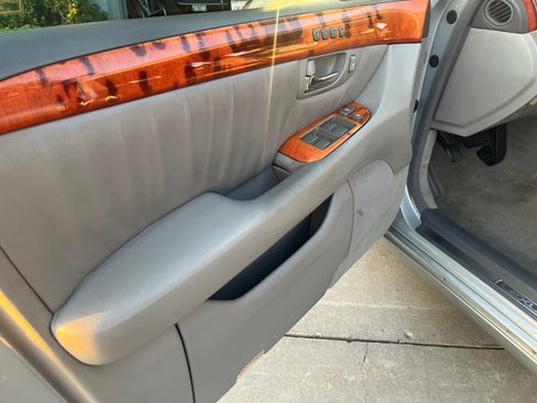 Used 2002 Lexus LS 430 RWD image 11