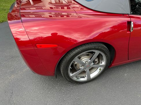 Used 2010 Chevrolet Corvette Convertible w/ Preferred Equipment Group RWD image 8