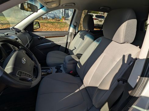 Used 2011 Hyundai Santa Fe GLS image 13