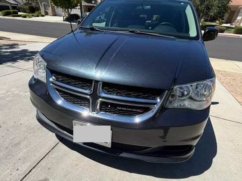 Used 2014 Dodge Grand Caravan SXT w/ Rear Park Assist Package FWD image 5