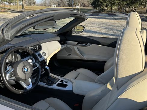 Used 2011 BMW Z4 sDrive30i image 17