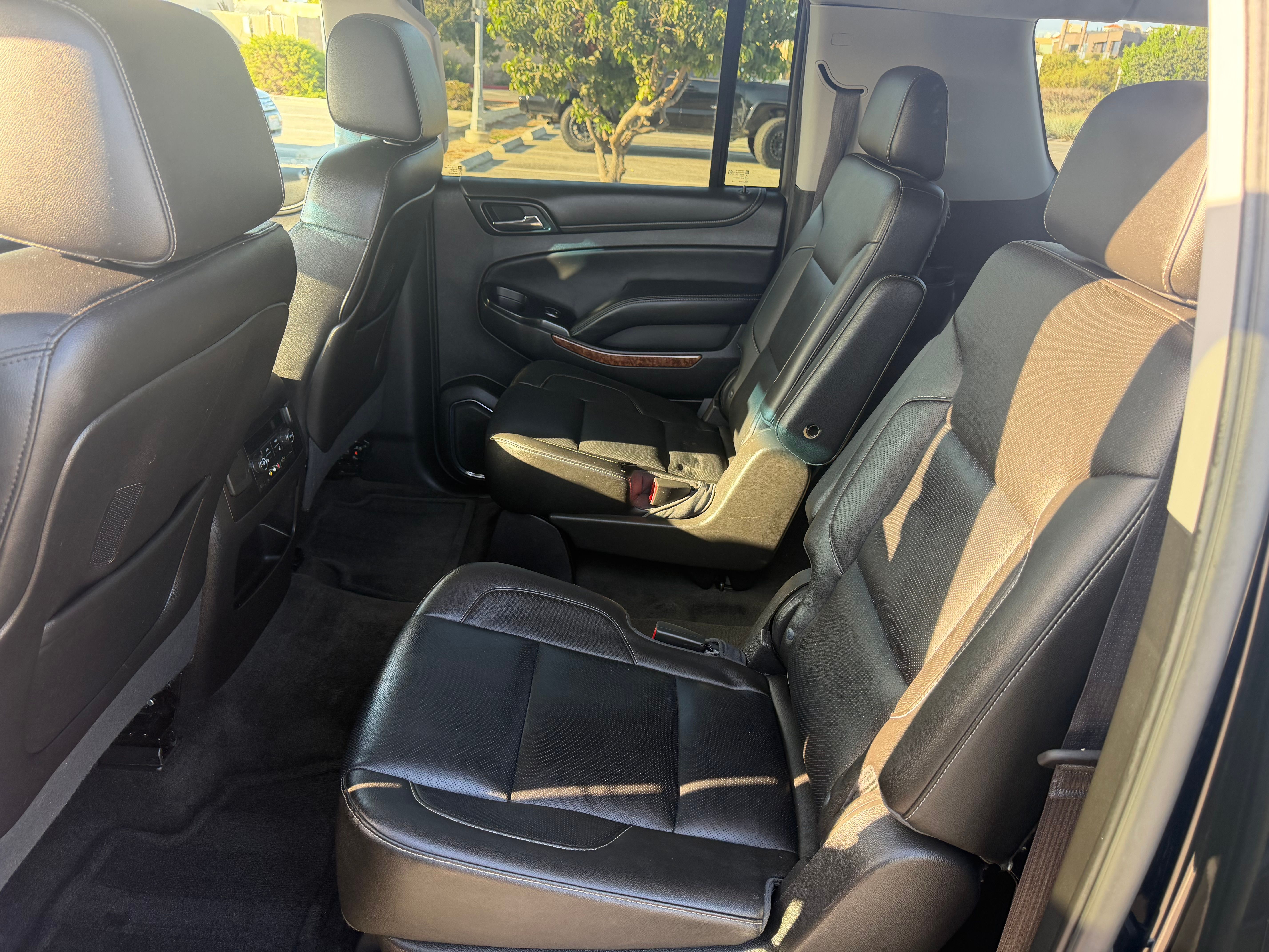 Used 2016 Chevrolet Suburban LTZ RWD image 22