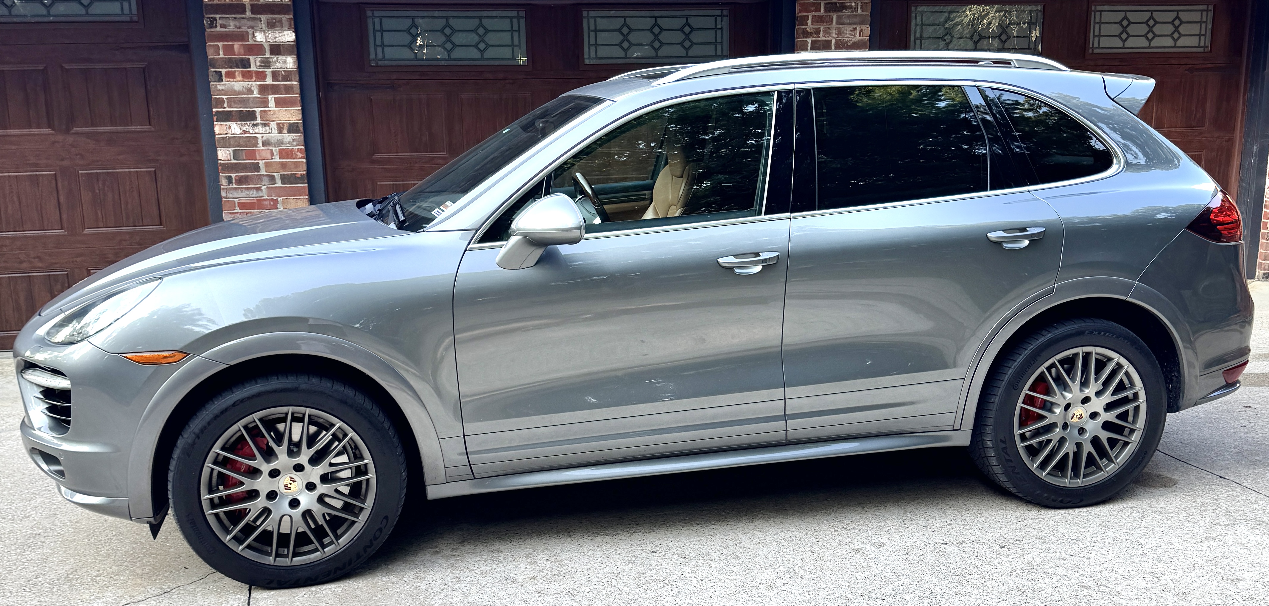 Used 2014 Porsche Cayenne Turbo S AWD/4WD image 19