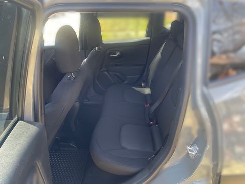 Used 2022 Jeep Renegade Sport w/ Sport Appearance Group image 11