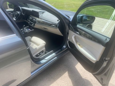 Used 2018 BMW 530e xDrive AWD/4WD image 12