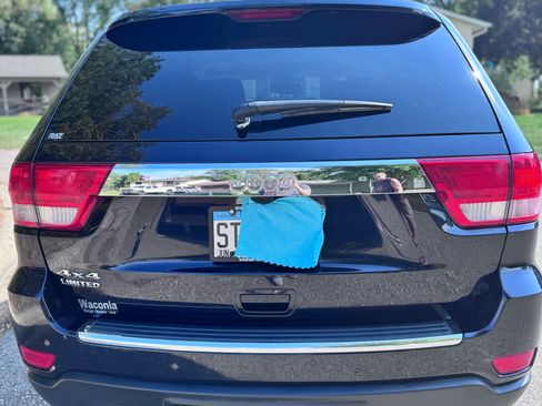 Used 2011 Jeep Grand Cherokee Limited w/ Trailer Tow Group IV image 4