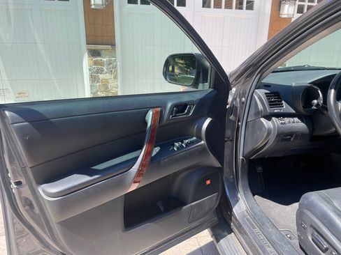 Used 2013 Toyota Highlander Limited AWD/4WD image 12