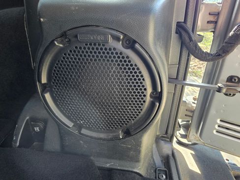 Used 2014 Jeep Wrangler Unlimited Rubicon image 11