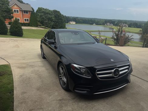 Used 2018 Mercedes-Benz E 400 4MATIC Sedan image 5