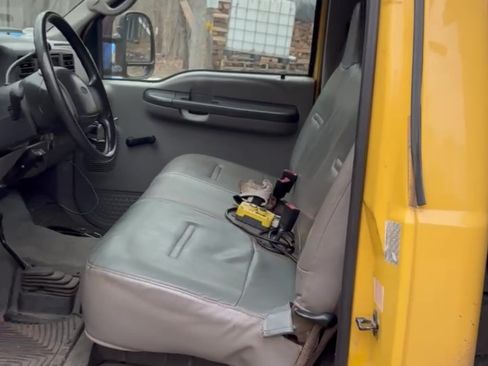 Used 2001 Ford F350 4x4 Regular Cab DRW Super Duty image 5