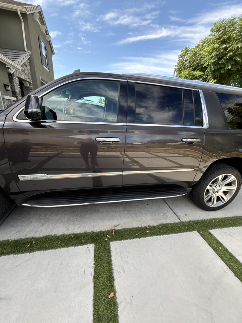 Used 2017 Cadillac Escalade ESV Luxury AWD/4WD image 16