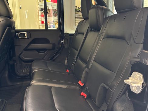 Used 2021 Jeep Wrangler Unlimited Rubicon AWD/4WD image 16