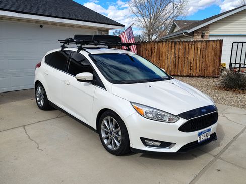 Used 2017 Ford Focus Titanium image 2