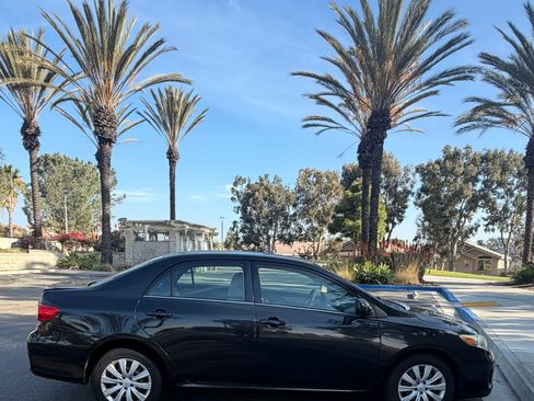 Used 2013 Toyota Corolla LE image 1