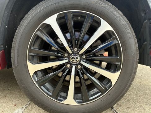 Used 2021 Toyota Highlander XSE image 19