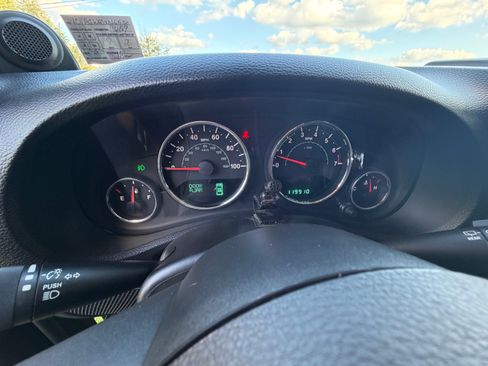 Used 2013 Jeep Wrangler Unlimited Sahara w/ Dual Top Group AWD/4WD image 13