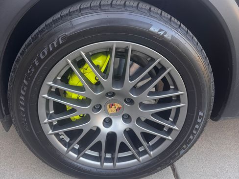 Used 2017 Porsche Cayenne S Platinum image 20