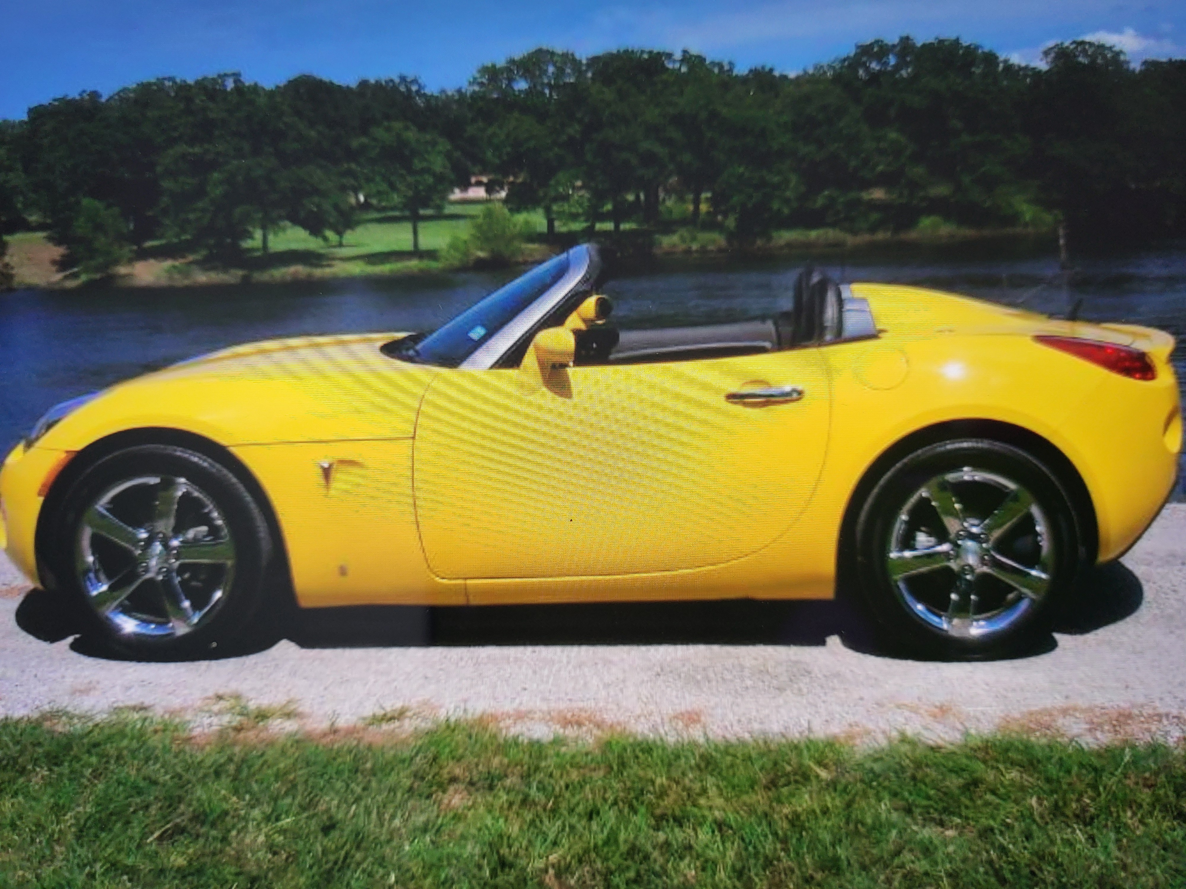 Used 2008 Pontiac Solstice Convertible w/ Premium Package RWD image 1
