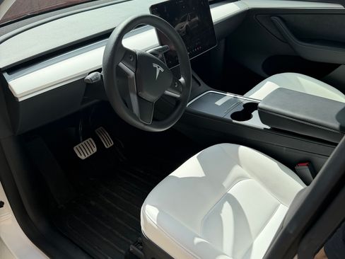 Used 2023 Tesla Model Y Performance AWD/4WD image 6