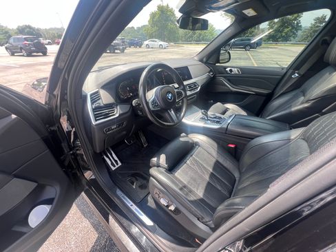 Used 2019 BMW X5 xDrive40i w/ M Sport Package AWD/4WD image 8