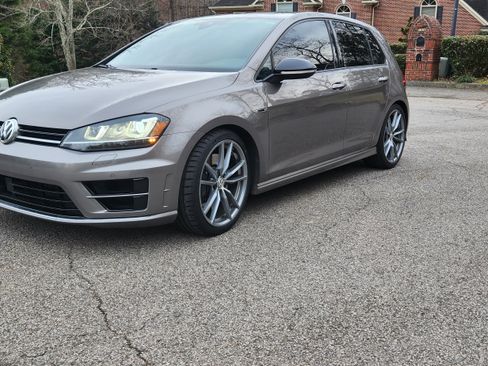 Used 2017 Volkswagen Golf R 4-Door image 2