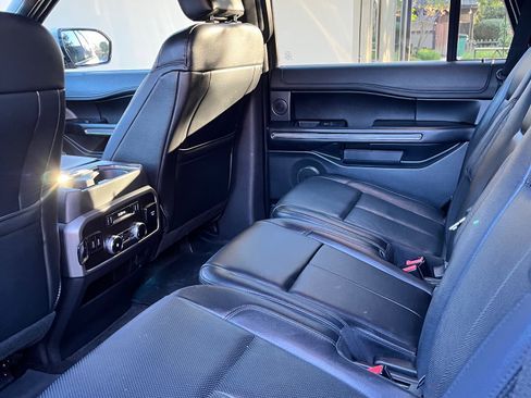 Used 2018 Ford Expedition XLT w/ Equipment Group 202A image 5