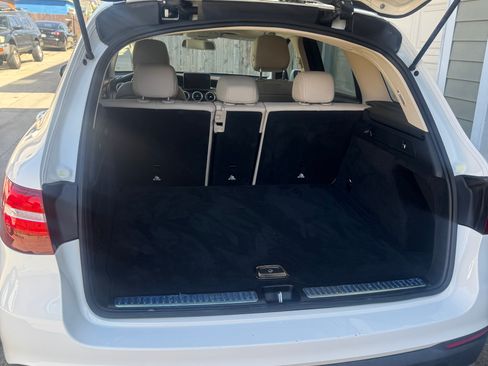 Used 2019 Mercedes-Benz GLC 300 4MATIC image 5