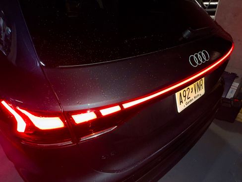 Used 2025 Audi Q6 e-tron Prestige AWD/4WD image 9