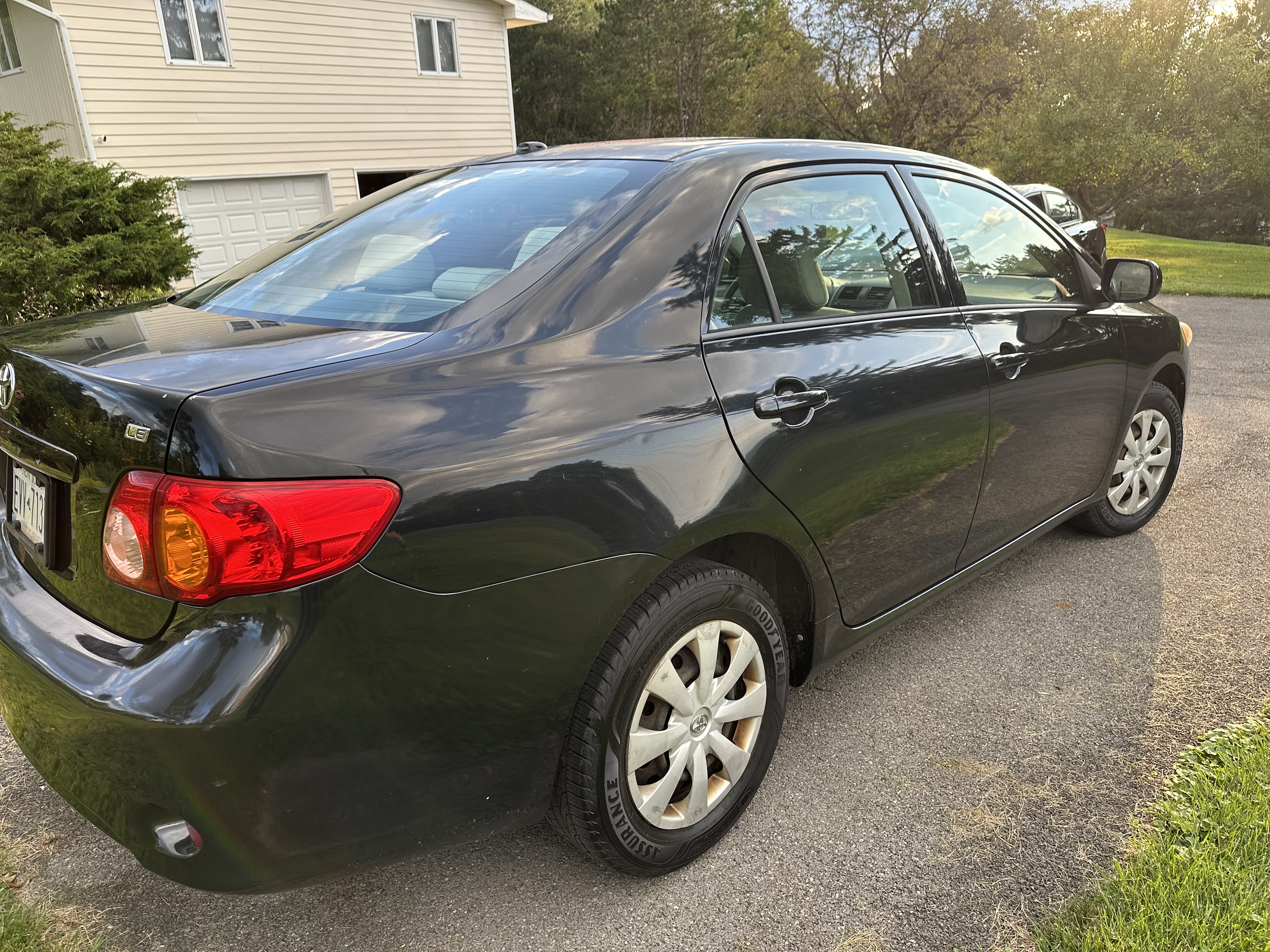 Used 2009 Toyota Corolla LE w/ All Weather Guard Pkg FWD image 2