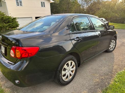 Used 2009 Toyota Corolla LE w/ All Weather Guard Pkg FWD image 2