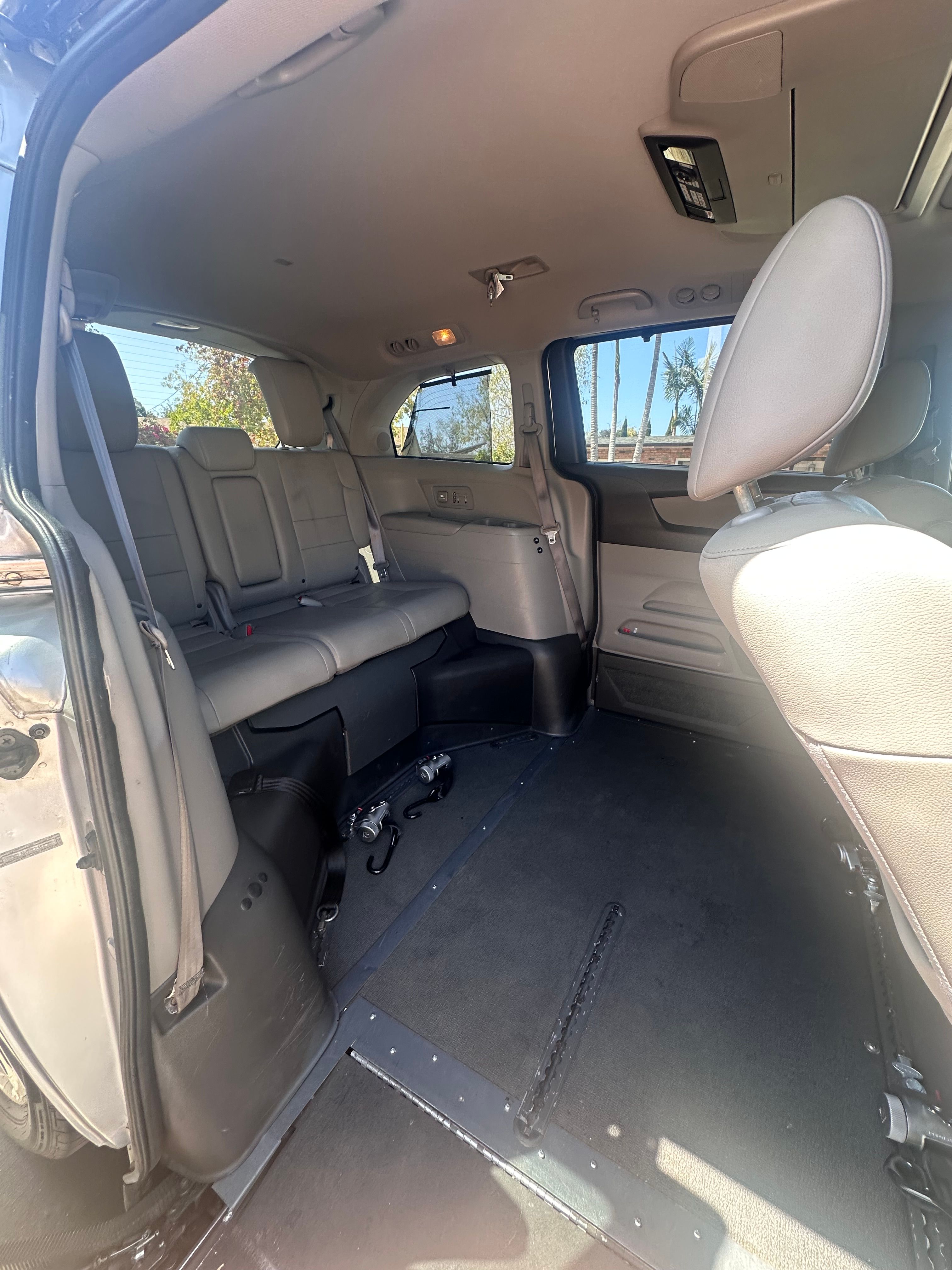 Used 2012 Honda Odyssey Touring Elite image 4