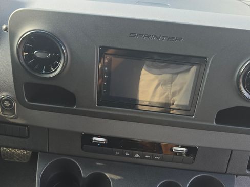 Used 2025 Mercedes-Benz Sprinter 2500 image 8