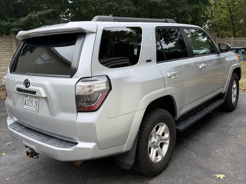 Used 2020 Toyota 4Runner SR5 AWD/4WD image 5