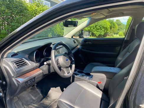 Used 2019 Subaru Outback 3.6R Limited AWD/4WD image 10