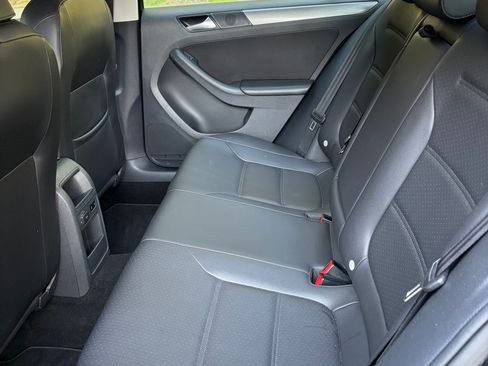Used 2014 Volkswagen Jetta TDI FWD image 25