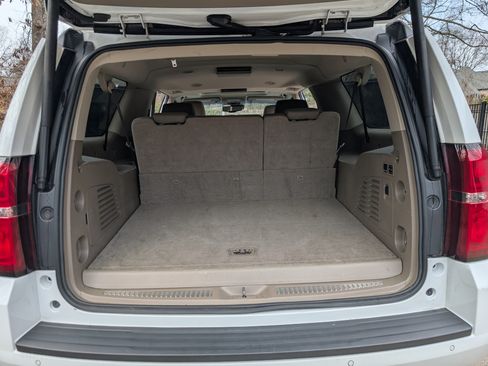 Used 2018 Chevrolet Suburban LT image 28