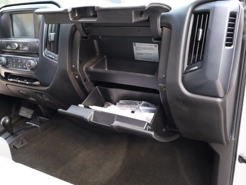 Used 2018 Chevrolet Silverado 1500 W/T w/ Trailering Package AWD/4WD image 9