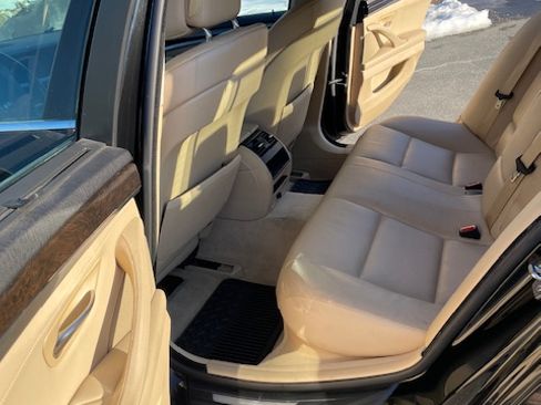Used 2011 BMW 528i Sedan image 19