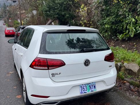 Used 2018 Volkswagen Golf SE image 4