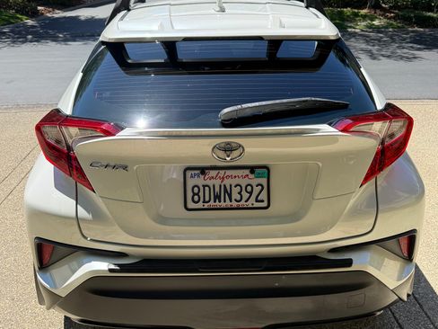 Used 2018 Toyota C-HR XLE FWD image 4