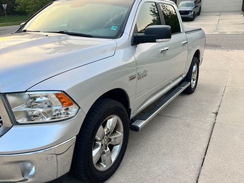 Used 2017 RAM 1500 Big Horn AWD/4WD image 2